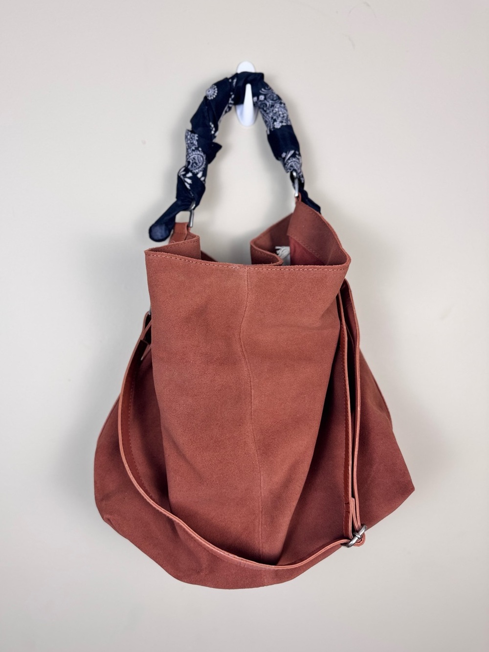 Free People Suzie Suede Slouchy Tote Bag - Picture 5 of 17